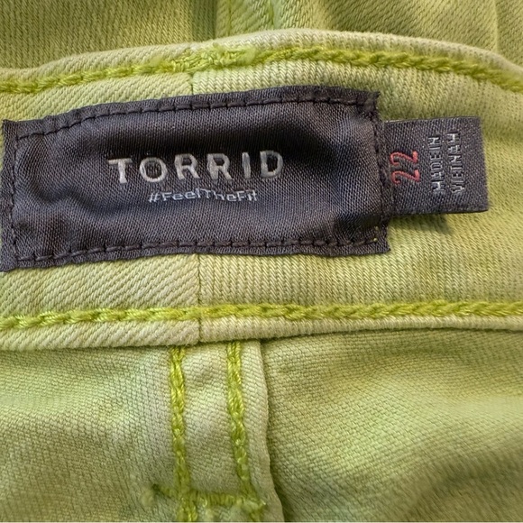 Torrid Women's Neon Yellow Cutoff Shorts - plus Size 22 - Picture 9 of 9